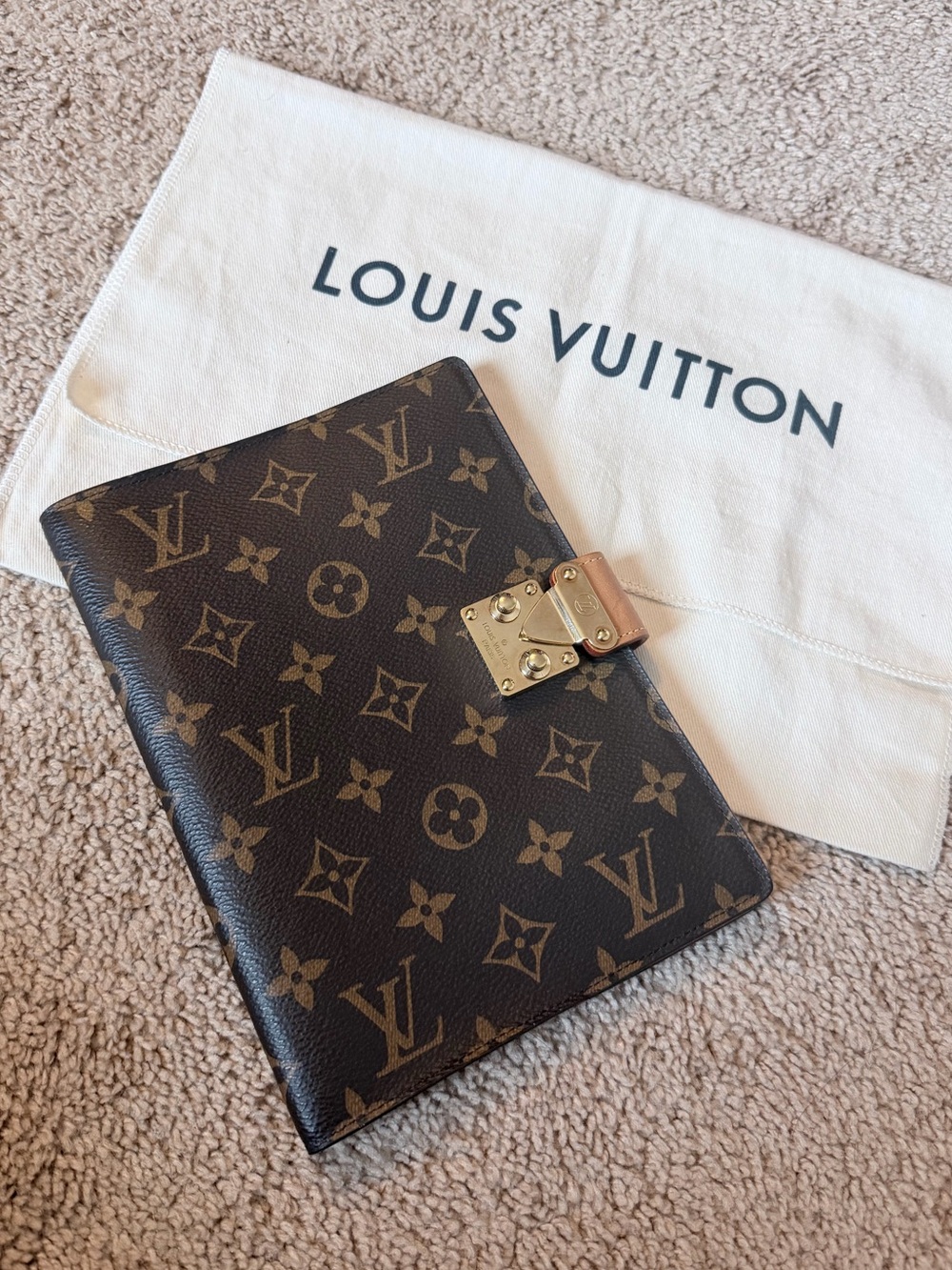 LOUIS VUITTON